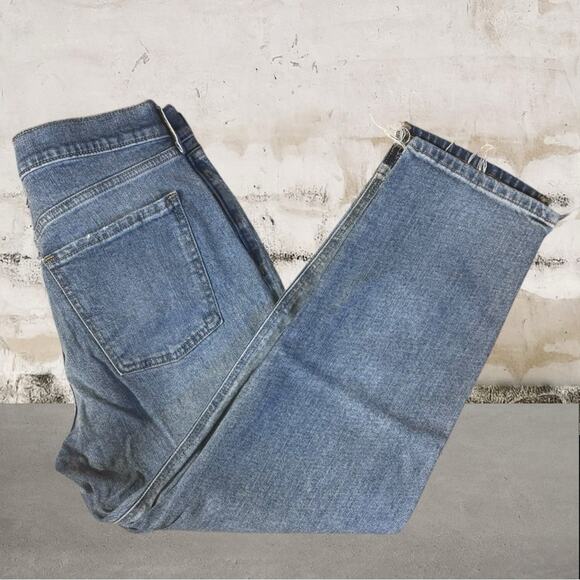 Old Navy Women's Mid-Rise Boyfriend Straight Jeans Size 8 - Picture 2 of 4